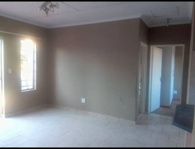 2 BEDROOM TOWNHOUSE FOR SALE IN GROBLERPARK